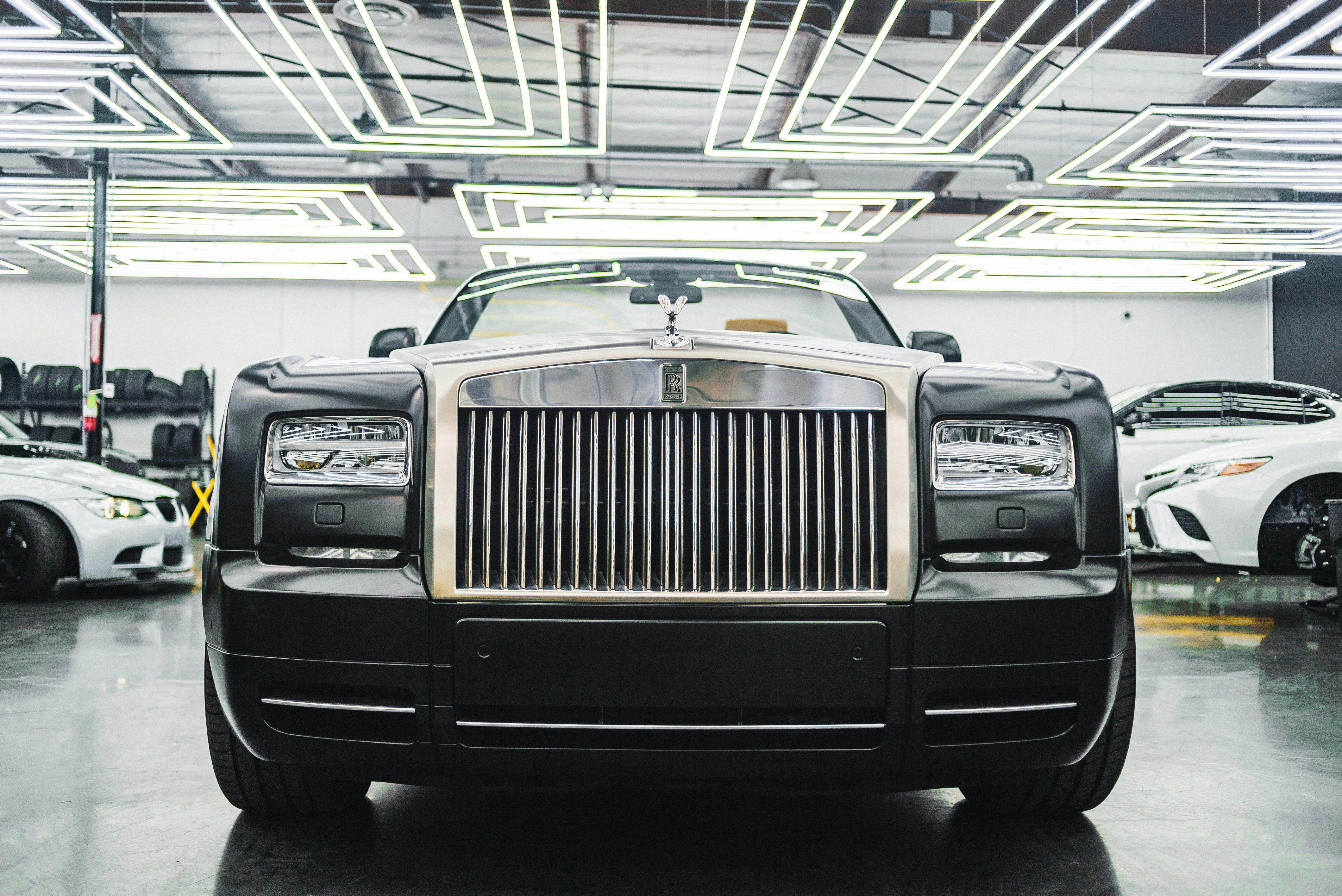 Luxury &amp; Reliable Limo Companies in Miami for City Travel