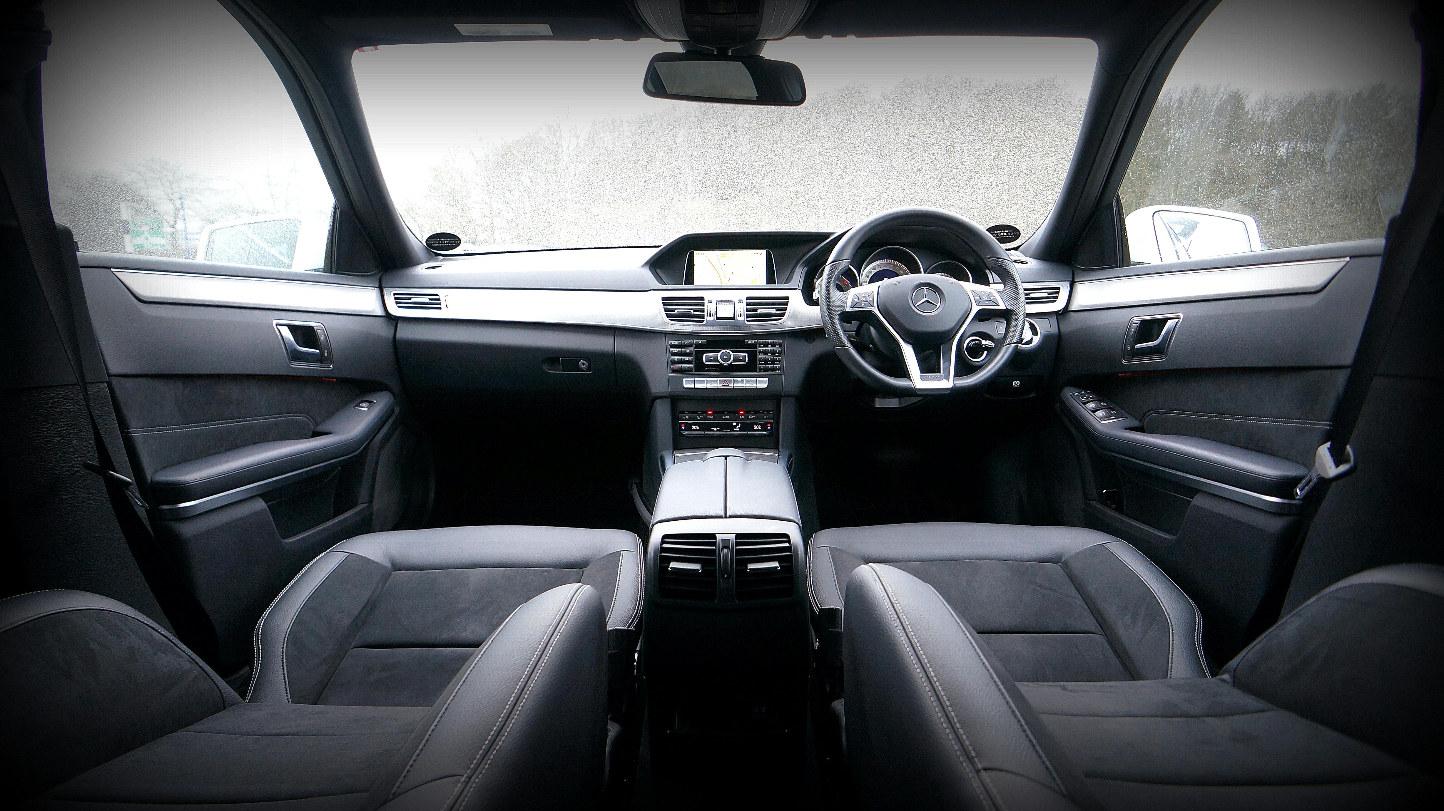 How VIP Miami Limo Ensures Stress-Free Airport Transportation
