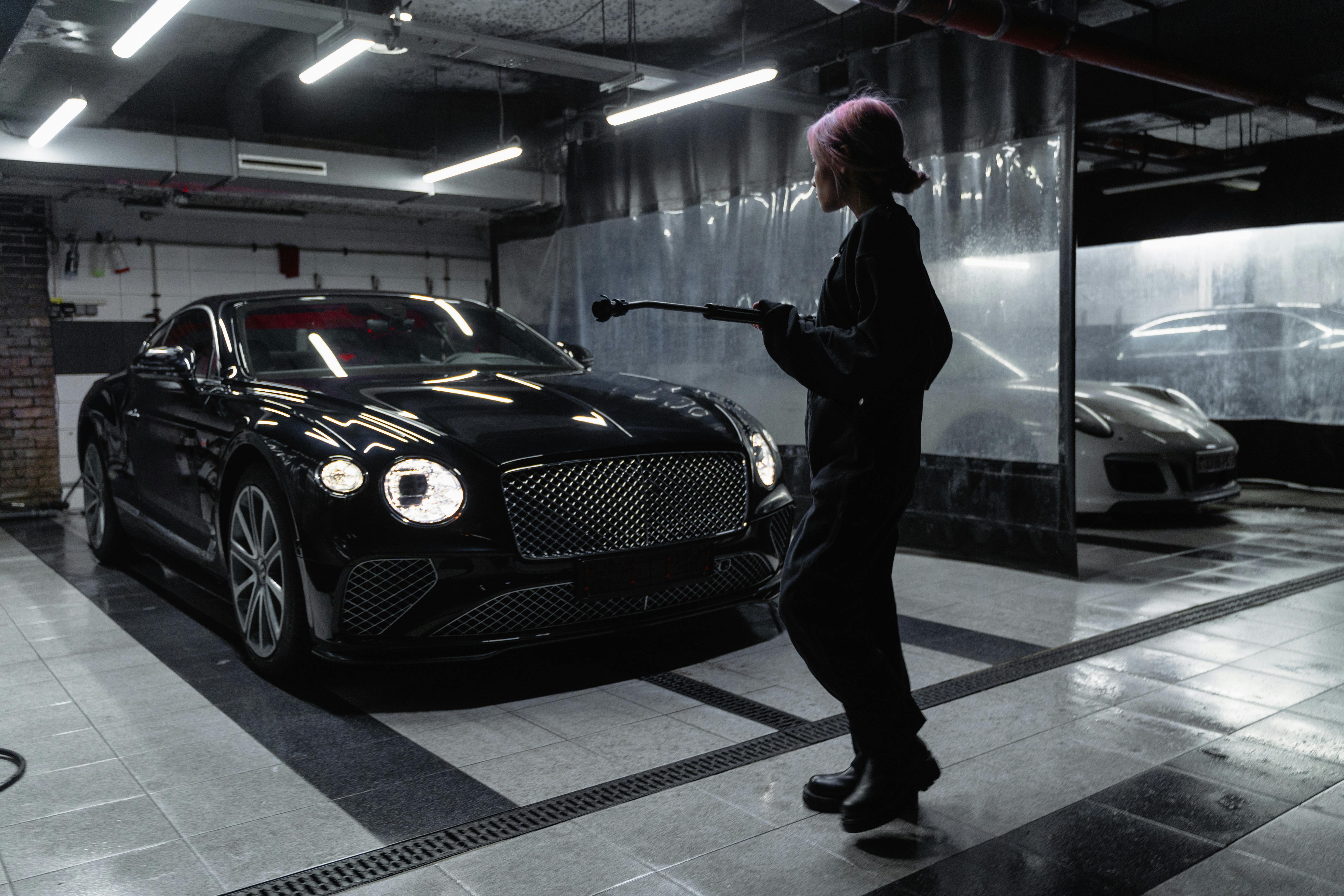 Luxury Car Service: Punctuality, Comfort, and Professionalism