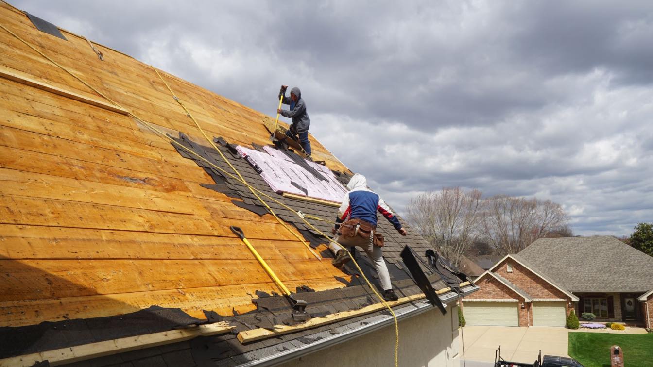 Top Signs You’re Working with Reliable Roofing Services