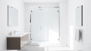 Admirez la paroi de douche élégante et moderne intégrée dans une salle de bain contemporaine.