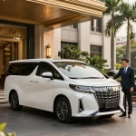 Thuê xe Toyota Alphard tại Thành phố Hồ Chí Minh với dịch vụ tài xế sang trọng, thể hiện sự thanh lịch và thoải mái.